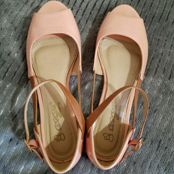 Modcloth Shoes - MODCLOTH Soft Pink &Tan MaryJane Flats